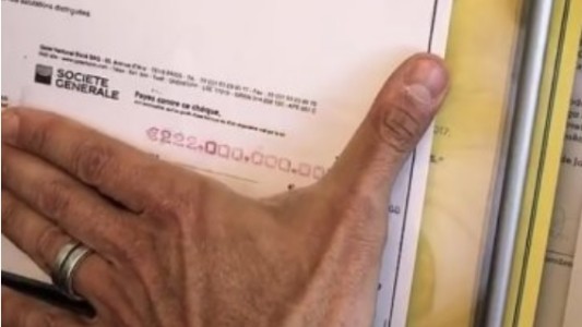 Neymar y el cheque de los 222 millones de euros