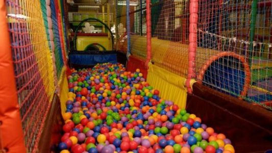 Denuncian que echaron a un nene de un pelotero "por ser gordo"