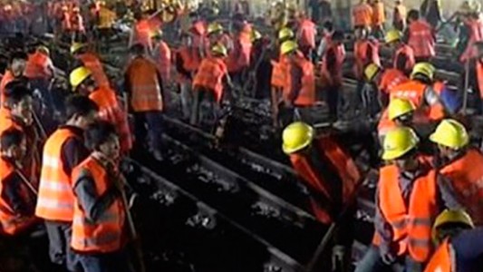 China: construyeron una estación de trenes en 9 horas