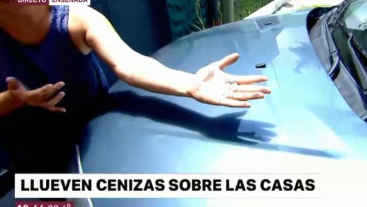 Llueve cenizas sobre las casas