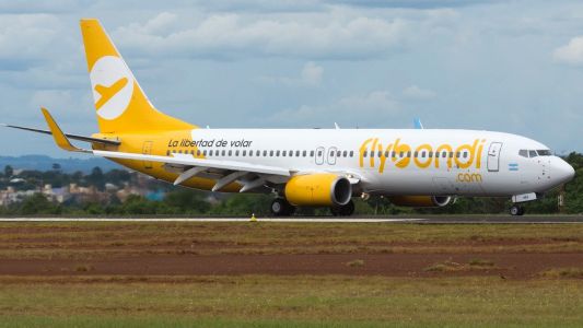 Se realizó el primer vuelo regular de la "low cost" Flybondi