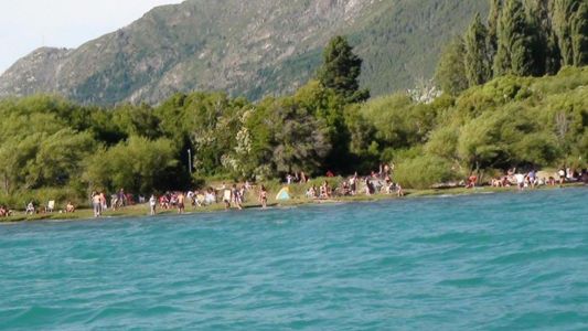 Tragedia en Chubut: un hombre intentó rescatar a su hijo de la corriente de un río y murió ahogado