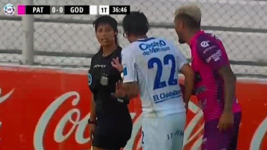 Video: así trataron los jugadores a la jueza de línea