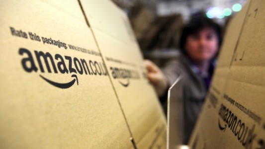 Amazon: Polémica por un brazalete que detecta el movimiento de sus empleados