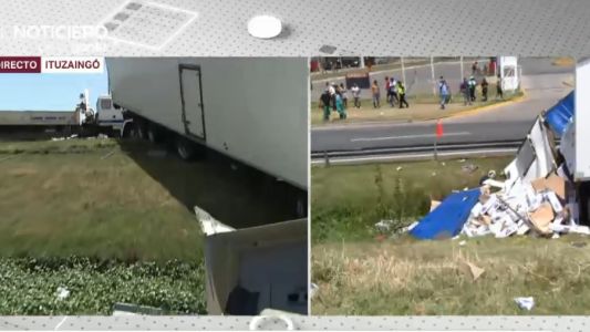 Un camión volcó en la Autopista del Oeste
