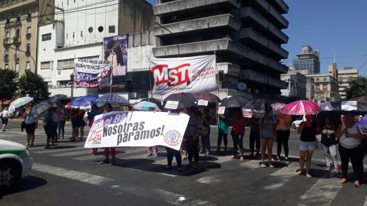 "Semaforeada" contra el "ajuste" del Gobierno y para convocar al paro de mujeres