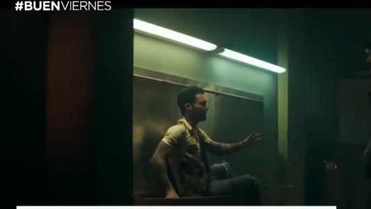 Adam Levine con Alexandra Daddario