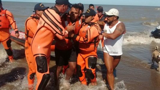 Rescataron a un hombre que estuvo dos días perdido en el mar tras salir a navegar con un kayak en San Clemente