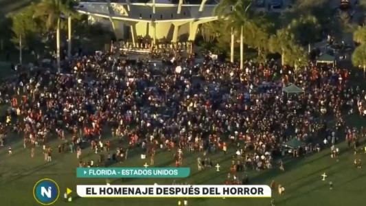 Homenaje a las víctimas de la masacre en una escuela de Estados Unidos