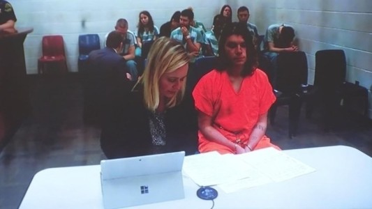 Una abuela entregó a su nieto tras descubrir que planeaba realizar un tiroteo en una escuela