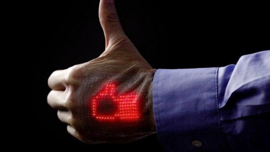 Crearon una pantalla led que se pega a la piel
