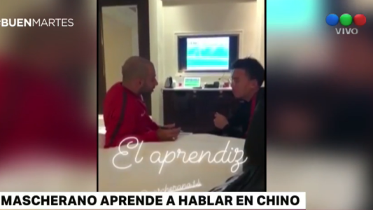 Mascherano aprende a hablar en chino