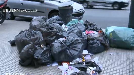 Se acumula la basura por un reclamo gremial