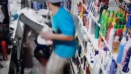 Violento asalto: le rompieron la caja registradora en la cabeza a un comerciante