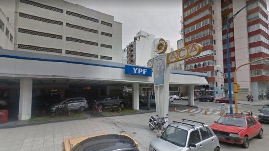 Un joven denunció que una travesti lo amenazó con un arma y lo violó en el baño de una estación de servicio