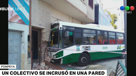 Pompeya: un colectivo se incrustó en una casa