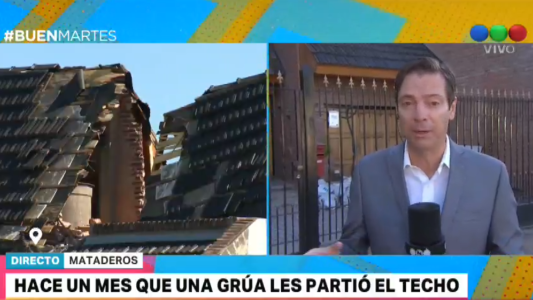 Hace un mes que una grúa les partió el techo de su casa: todavía esperan los arreglos