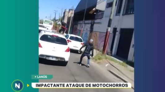 Video: asalto de motochorros a la salida de un banco