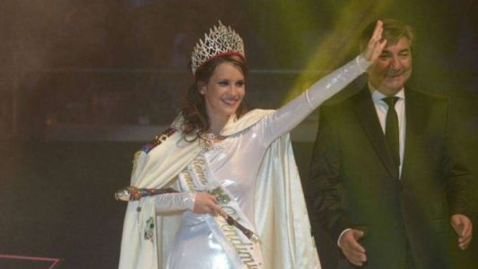 La reina de la Vendimia gay renunció porque la obligaban a depilarse