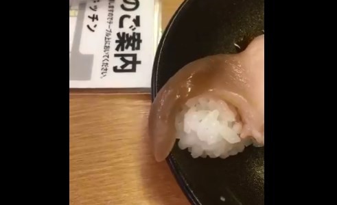 Video viral: pidió sushi en Japón y el pescado estaba vivo
