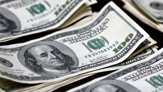 El dólar subió 10 centavos a $20,54 y alcanzó un nuevo récord