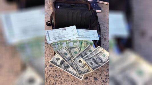 Neuquén: encontró más de 150 mil pesos en la calle, buscó al dueño por Facebook y se lo devolvió