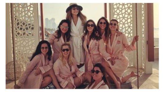 Despedida de soltera: invitó a sus amigas a Dubai y murieron al estrellarse el jet privado