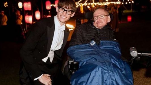 El emotivo mensaje de Eddie Redmayne, el actor que encarnó a Stephen Hawking