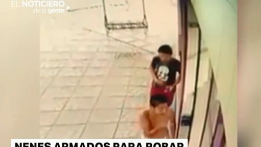Video de cámara de seguridad: nenes armados para robar