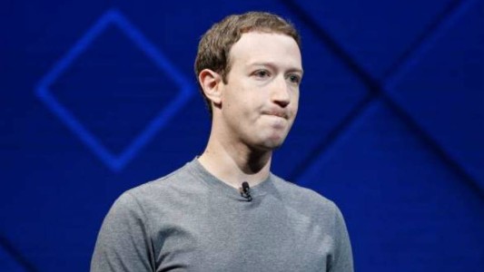 Parlamento británico citó a Zuckerberg para que declare por la filtración de datos