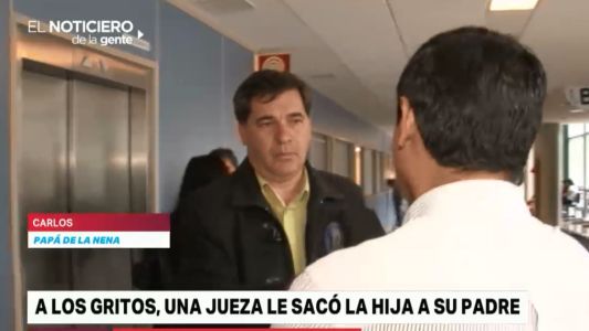 "Vienen y me sacan a mi hija como un perro"
