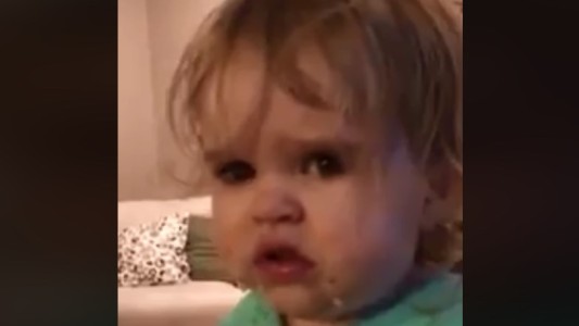 Video viral: la reacción de un bebé al que la madre le da de probar wasabi