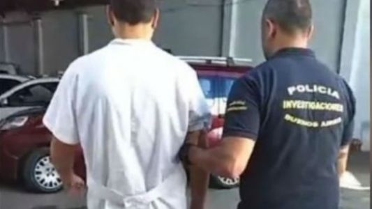El urólogo acusado de abuso se defendió por carta y describió su método "semiología clínica"