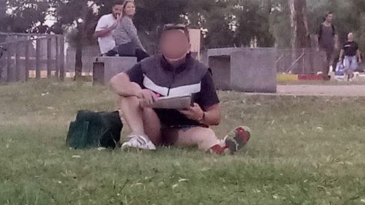 Una joven escrachó a un hombre que le mostró los genitales en un parque de Córdoba