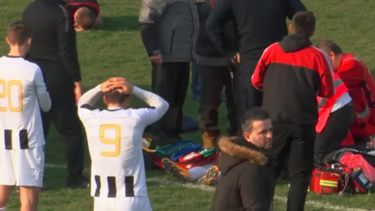Video: un jugador croata murió en pleno partido tras recibir un pelotazo en el pecho