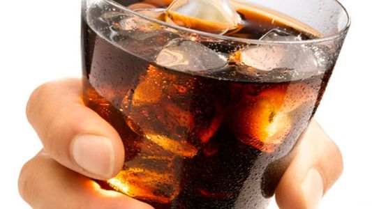 Encontró un preservativo en la gaseosa y ahora le pagarán 100 mil pesos