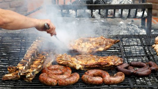 "En Argentina hay mucho cáncer de colon porque se come demasiada carne asada" dice un especialista