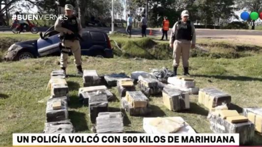 Un policía esquivó un control y volcó con un cargamento de marihuana en Corrientes