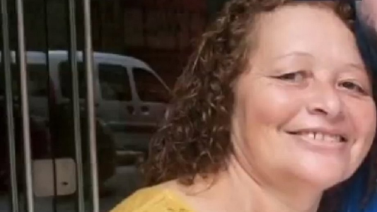 Buscan a un conductor que cruzó en rojo y en contramano, mató a una mujer y se dio a la fuga