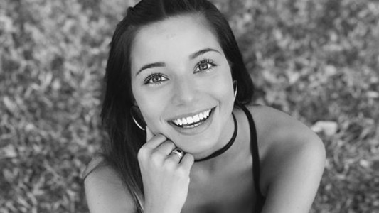 La cantante de Rombai muy hot en Instagram: foto en ropa interior de encaje negro en la cama