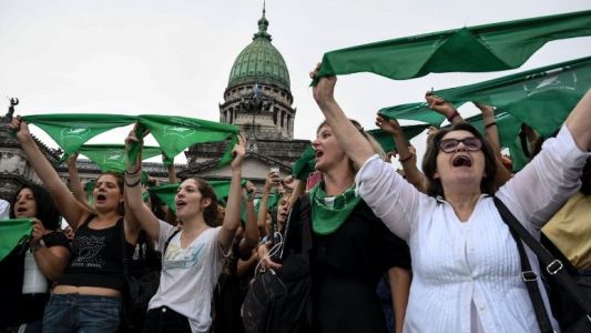 Referentes a favor y en contra de la despenalización del aborto expondrán en Diputados