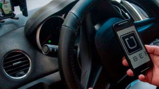 Un chofer de Uber las acosó y lo escracharon en Twitter