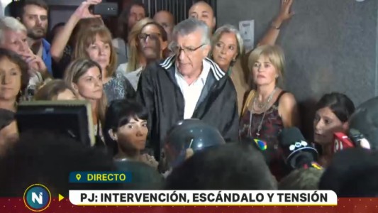 Tensión en el PJ: Gioja se atrincheró en la sede y la policía impide el ingreso de militantes