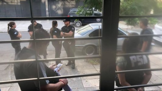 Allanaron las casas de Natacha Jaitt y de su asesora