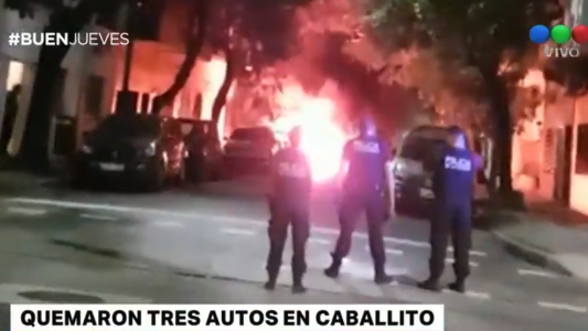 Quemaron tres autos en Caballito