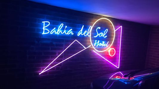 Abusos en Independiente: allanaron un hotel alojamiento y un departamento