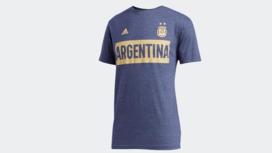 ¿A pedido del Chiqui Tapia?: polémica en las redes por la camiseta de la Selección que parece de Boca