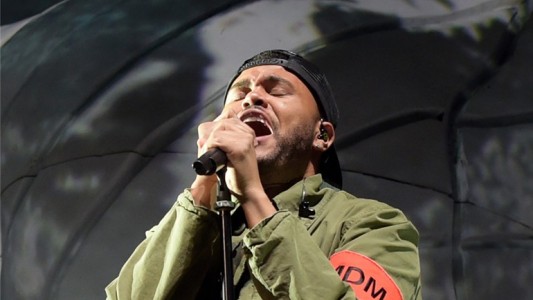 The Weekend lloró en medio de una presentación al cantar el tema que estaría dedicado a Selena Gomez