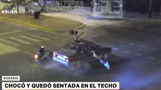 Chocó, voló y quedó sentada en el techo de un auto