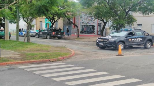 Escondió un celular en la mochila de su hijo, lo mandó el jardín y grabó como lo maltrataba su maestra